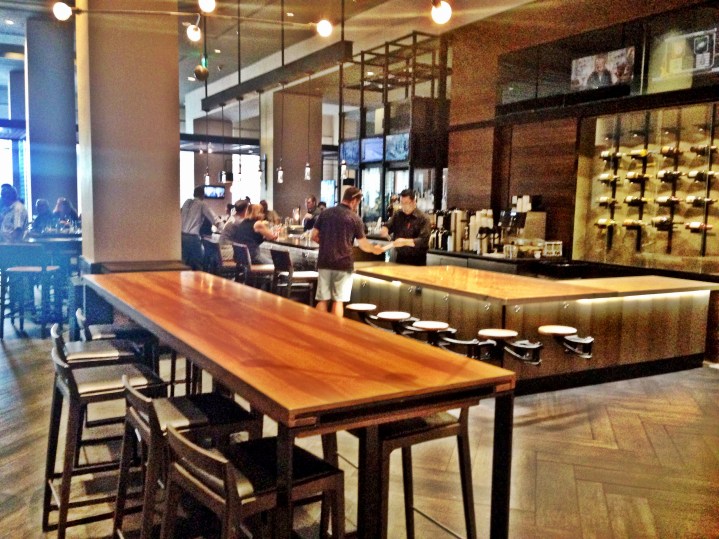 Review of Aropoe's Happy Hour